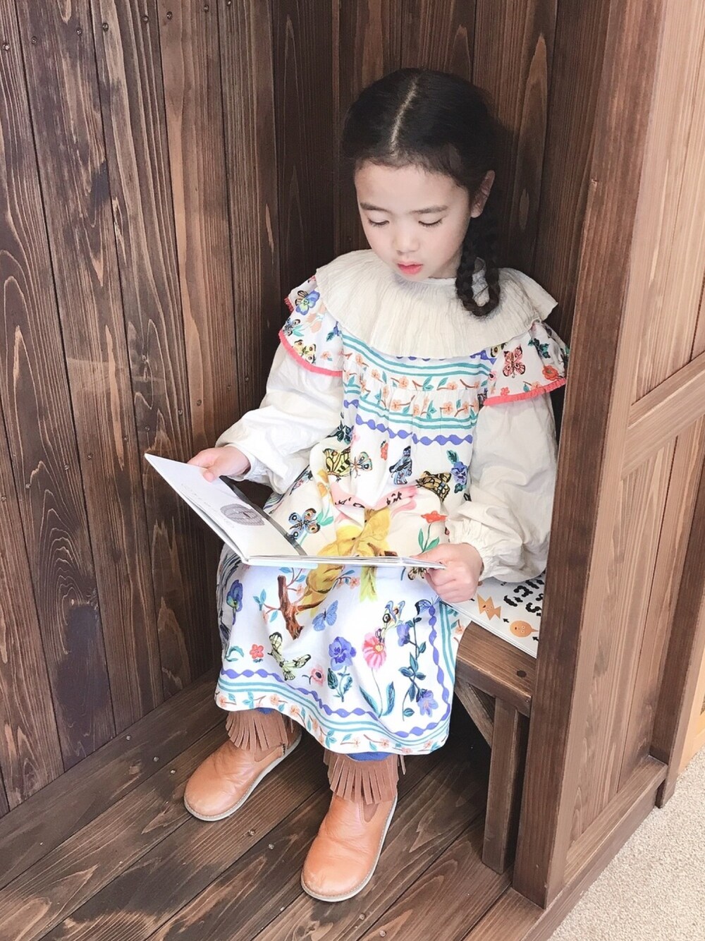 「世田谷文学館、春、プチプラ、5歳、nathalie lete、natalielete×H&M、はるコーデ、おさげ、ヒグチユウコ、女の子」｜「bootaのアイテム（シャツ/ブラウス、ホワイト系）」を使った、mimiさん（キッズ・110cm）の春コーディネートの1枚目の写真