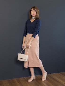 「NATURAL BEAUTY BASIC（ナチュラルビューティーベーシック）のアイテム（ストール/ショール）」を使った、NBB STAFF 18さん（レディース・162cm）の春コーディネート