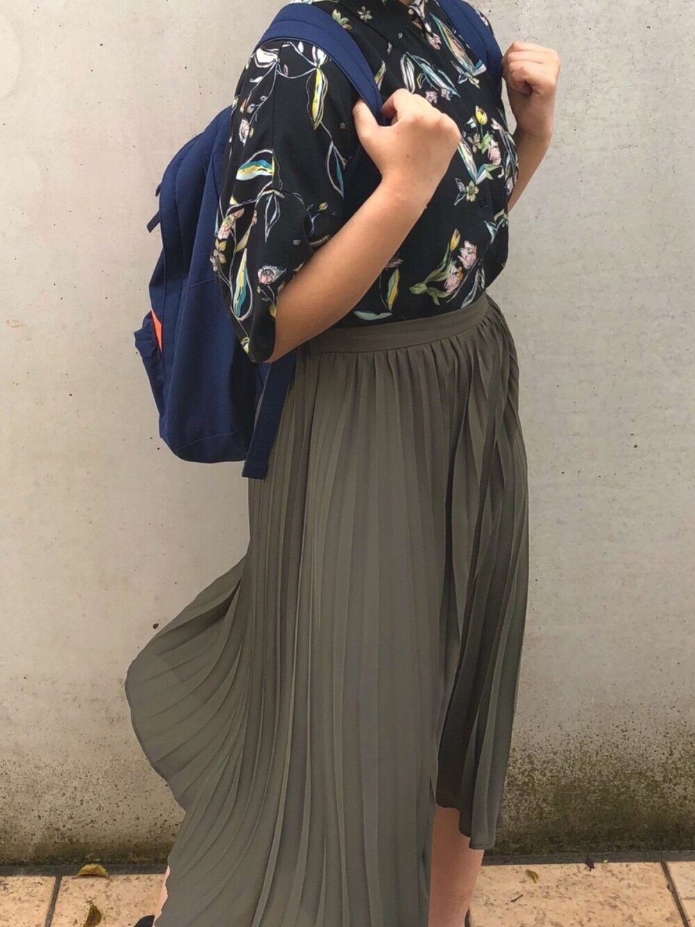 「夏コーデ」｜「PULL&BEARのアイテム（シャツ/ブラウス、ブラック系）」を使った、MIKUさん（レディース・155cm）の春コーディネートの1枚目の写真