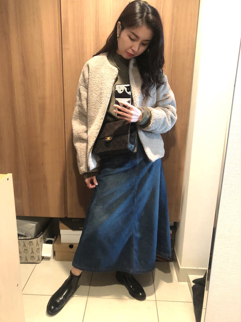 「カジュアルコーデ、ボアブルゾン、デニムスカート、ロングスカート、GU、GUコーデ、Juemi、chanel、ショートブーツ、church's」｜「Doux archivesのトスカーナボアブルゾン（ブルゾン、ベージュ系）」を使った、Chiemi.さん（レディース・163cm）の冬コーディネートの1枚目の写真