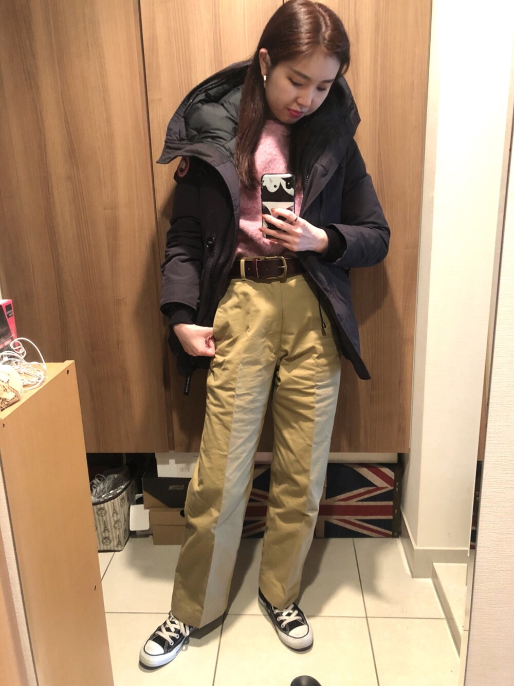 「カジュアル、shinzone、チノパン、チノパン　ベージュ、ピンクコーデ、ROKU、rokubeauty&youth、converse、スニーカーコーデ、太ベルト」｜「CANADA GOOSEのCANADA GOOSE:CHARLOTTE（ダウンジャケット/コート、ブルー系）」を使った、Chiemi.さん（レディース・163cm）の春コーディネートの1枚目の写真