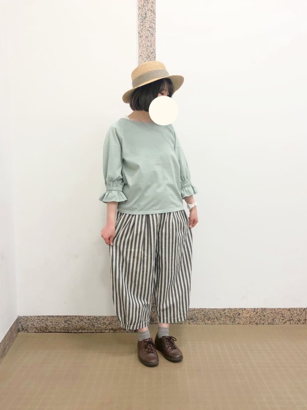 「Samansa Mos2のラフィアカンカン帽（ハット、ベージュ系）」を使った、ひきださん（レディース・157cm）の春コーディネートの1枚目の写真