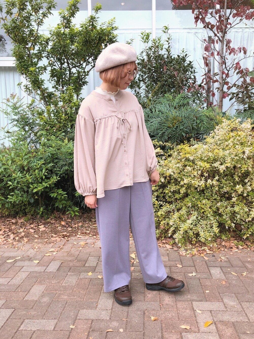 「ehka sopo、パンツスタイル、autumn、winter」｜「ehka sopoのギャザー切替ブラウス（シャツ/ブラウス、ベージュ系）」を使った、ひきださん（レディース・157cm）の秋コーディネートの1枚目の写真
