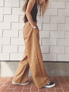 「ワイドシルエット」｜「アイテム（アナログ腕時計）」を使った、階上実穂さん（レディース・158cm）の秋コーディネート