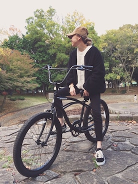 「コーデュロイキャップ」｜「アイテム（アナログ腕時計）」を使った、階上実穂さん（レディース・158cm）の秋コーディネート