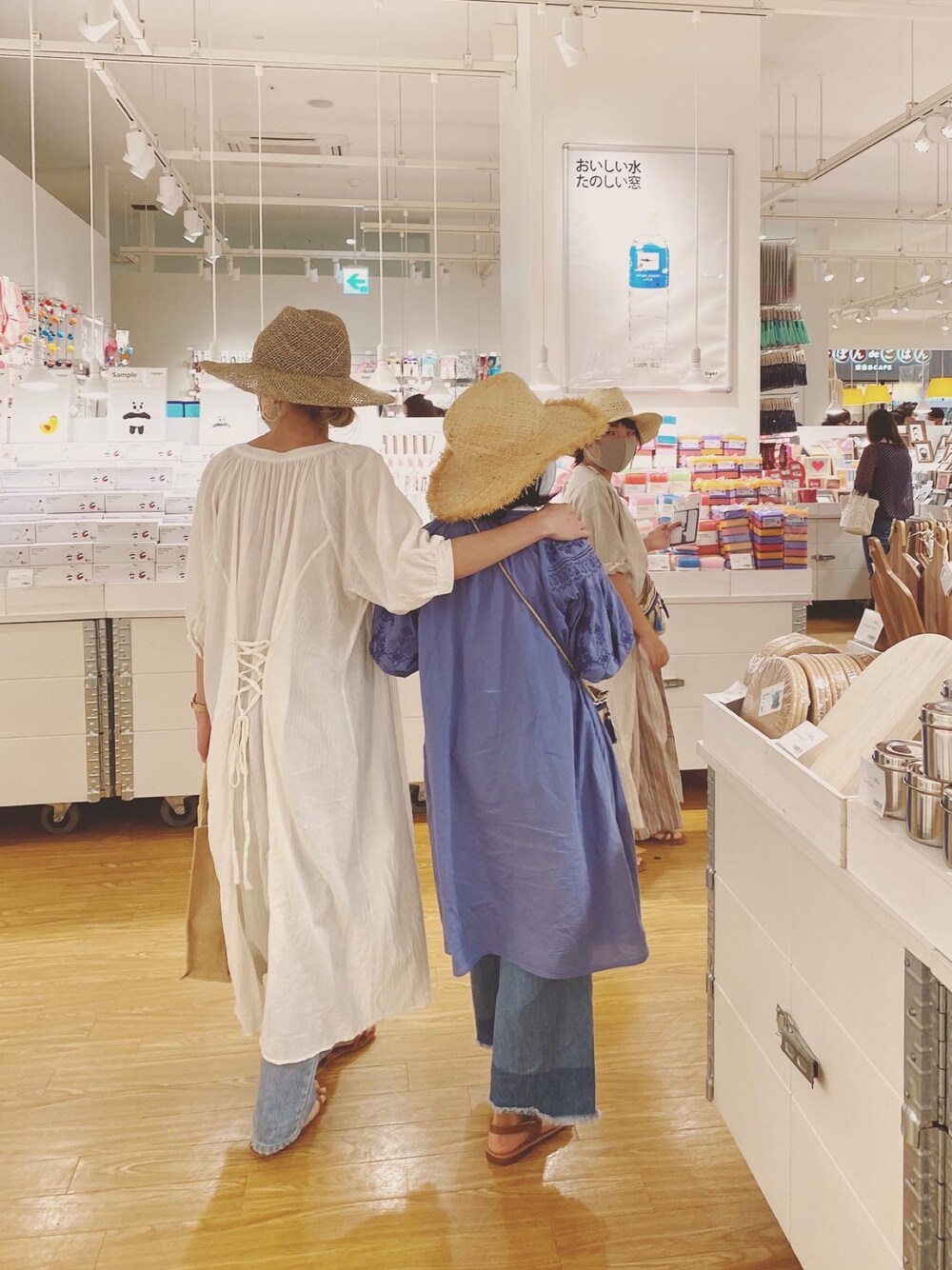 「オトナ女子、ワンピース、ラクチンコーデ、麦わら帽子、ハット、大人カジュアル、夏、ショッピング、おでかけ、大人コーデ」｜「no brandのLACE UP GATHER OP（ワンピース、その他）」を使った、階上実穂さん（レディース・158cm）の夏コーディネートの1枚目の写真