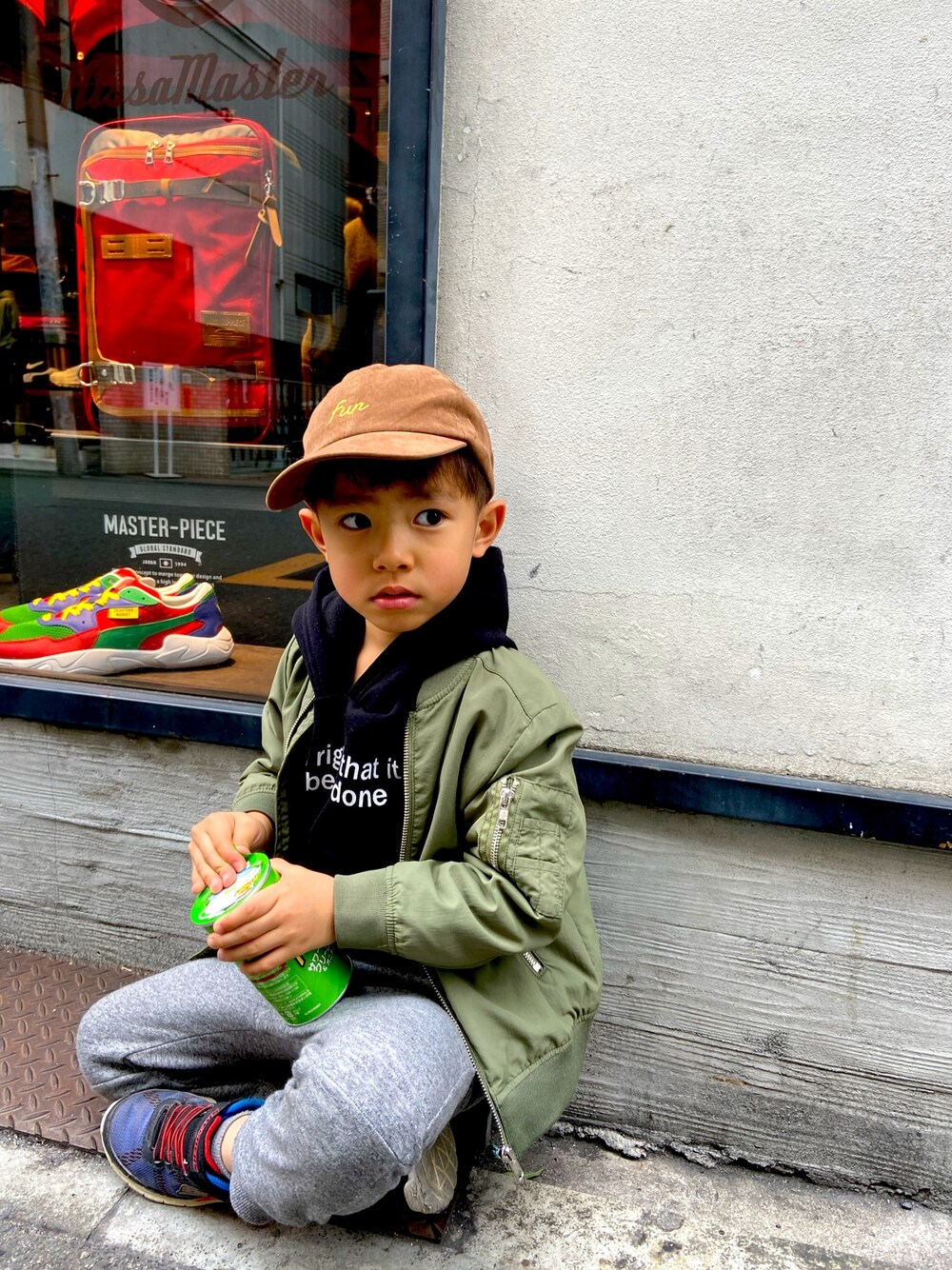 「冬コーデ、男の子コーデ、休日スタイル、カジュアルコーデ」｜「DAISOのアイテム（キャップ、ベージュ系）」を使った、sasu&souさん（キッズ・110cm）の冬コーディネートの1枚目の写真