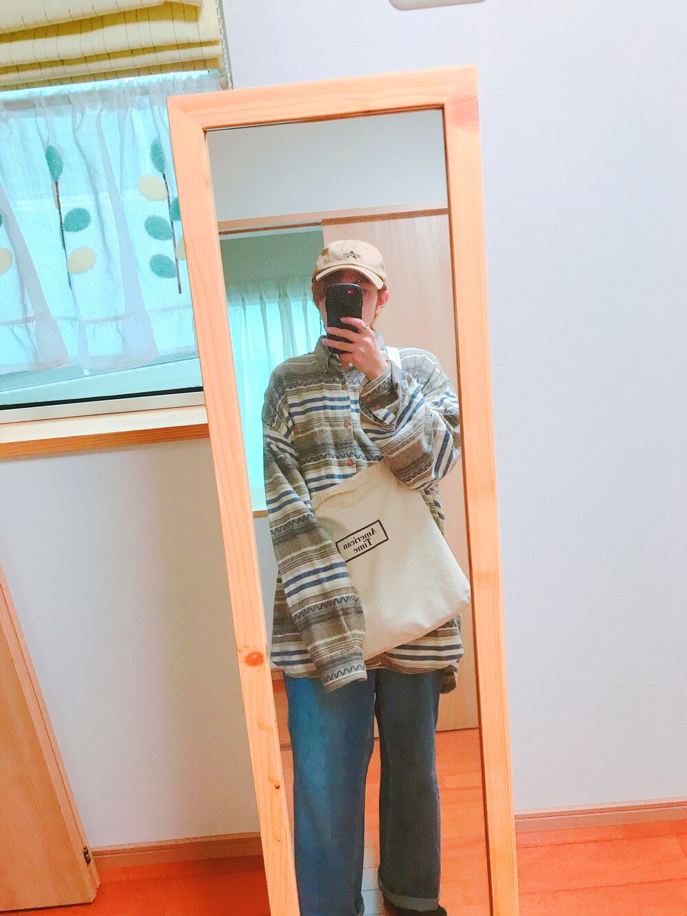 「古着コーデ、だぼだぼ、ビックシルエット」｜「古着のアイテム（デニムパンツ、ブルー系）」を使った、KENTAさん（メンズ・166cm）の春コーディネートの1枚目の写真