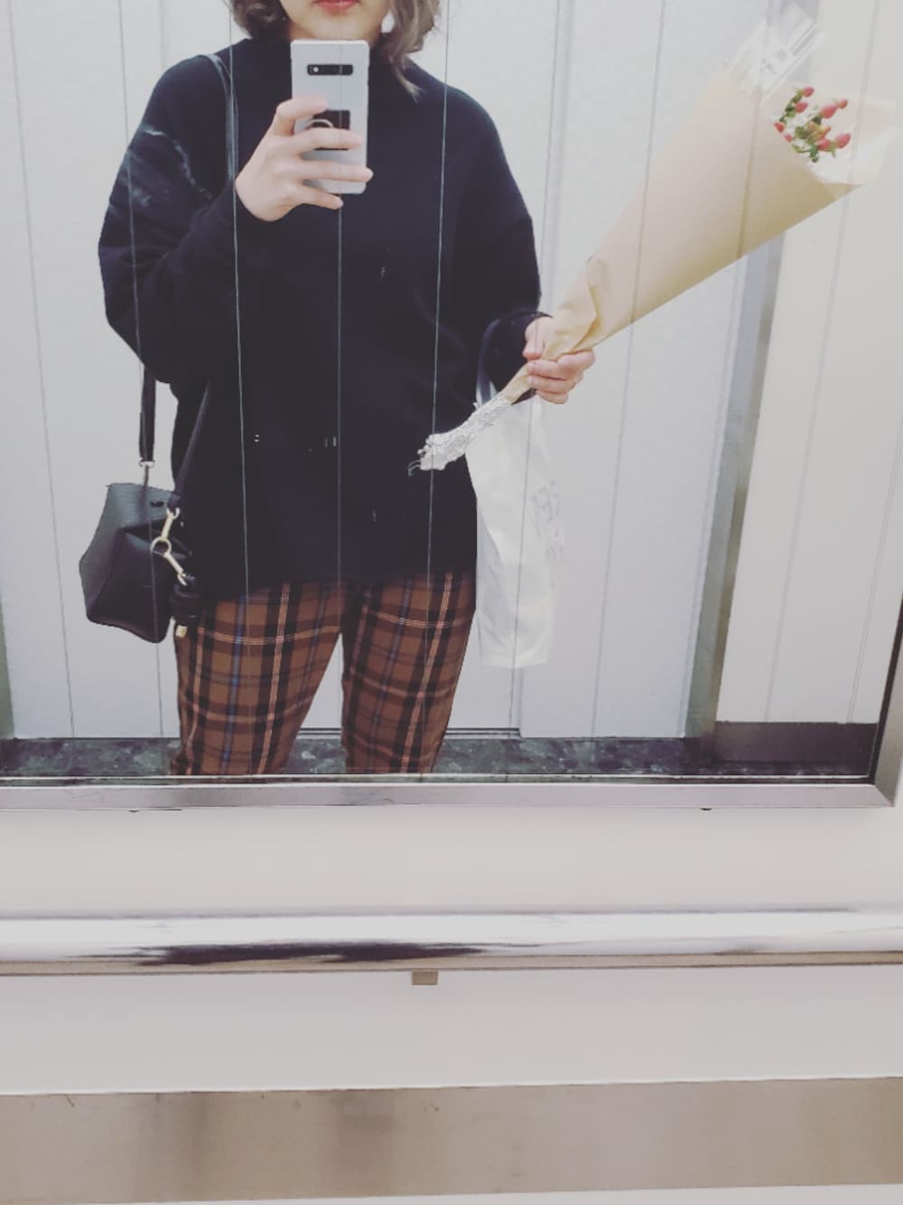 「シンプルコーデ、パンツスタイル、ショッピング、ラフ、カジュアル」｜「Bershkaのアイテム（その他パンツ、ブラウン系）」を使った、マエウシロサクラさん（レディース・156cm）の冬コーディネートの1枚目の写真