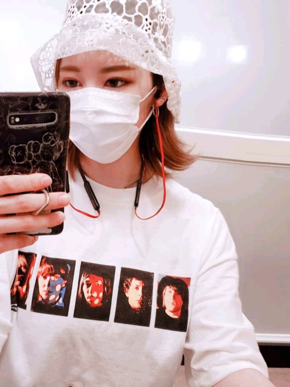 「Supreme のアイテム（シャツ/ブラウス、ホワイト系）」を使った、マエウシロサクラさん（レディース・156cm）の秋コーディネートの1枚目の写真