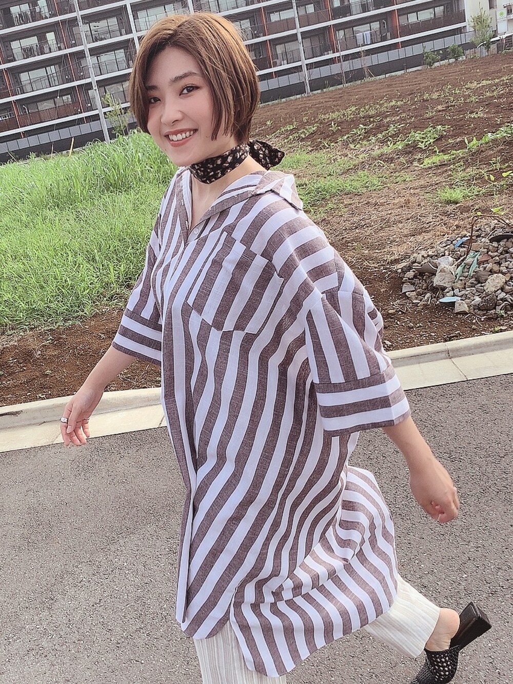 「coca（coca）のアイテム（シャツワンピース、ホワイト系）」を使った、Taruさん（レディース・161cm）の秋コーディネートの1枚目の写真