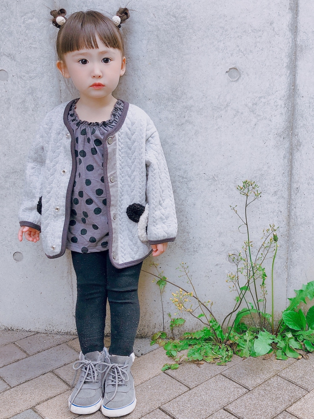 「シンプル、モノトーン、おんなのこ、パンダ、カーディガン、2歳、GAP、H&M」｜「puipuiのアイテム（ジャケット/アウター、グレー系）」を使った、yuu313さん（キッズ・80cm）の春コーディネートの1枚目の写真