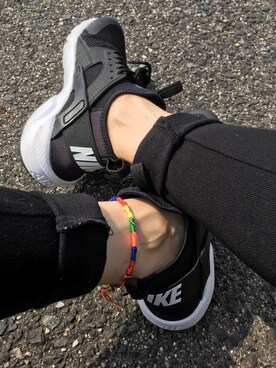 「NIKE（ナイキ）のNIKE WMNS AIR HUARACHE RUN ULTRA【SP】（スニーカー、ブラック系）」を使った、hit☺︎miさん（レディース）の春コーディネート