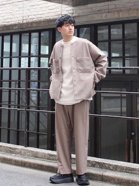 「白ニット」｜「アイテム（その他アウター）」を使った、kengoさん（メンズ・180cm）の秋コーディネート