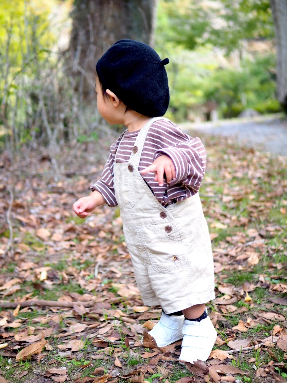 「韓国子供服、ベレー、サロペット、GAP、GAPbaby、赤ちゃん、キッズ、1歳、男の子」｜「GAPのアイテム（オールインワン・サロペット、ベージュ系）」を使った、mikkunさん（キッズ・70cm）の秋コーディネートの1枚目の写真
