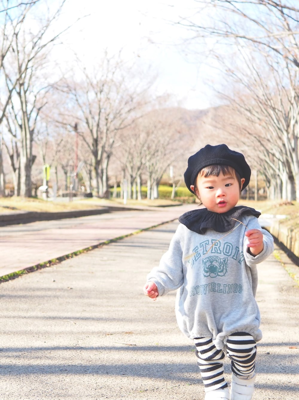 「ベレー、ブリーズ、BREEZE、ボーダー、男の子、赤ちゃん、キッズ」｜「BREEZEのアイテム（ロンパース、グレー系）」を使った、mikkunさん（キッズ・70cm）の冬コーディネートの1枚目の写真
