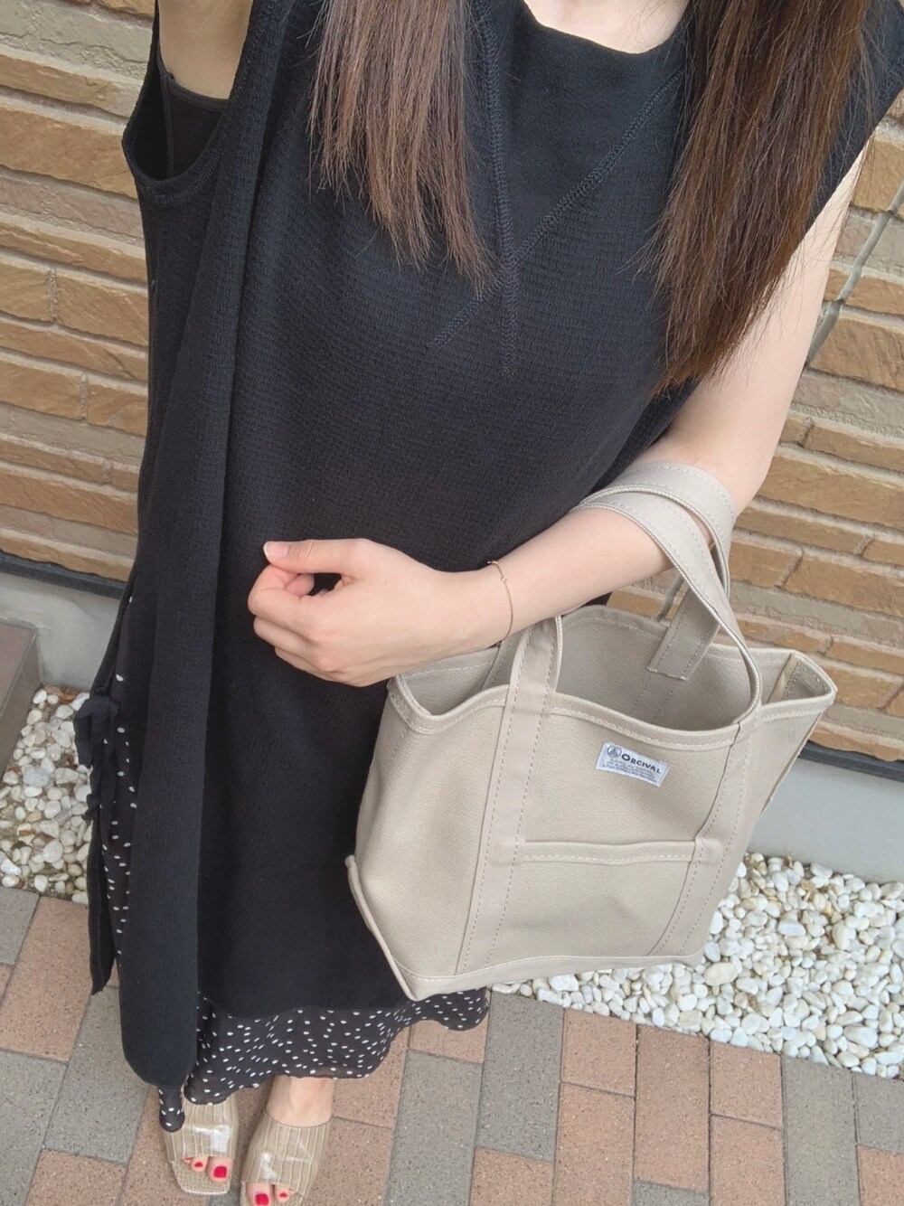 「夏、カジュアル、ラフ、シンプル、大人カジュアル、サンダル、ootd、黒」｜「ALLUMERの[ALLUMER/アリュメール] ビンテージサーマルワンピースドレス（ワンピース、ブラック系）」を使った、Uさん（レディース・153cm）の夏コーディネートの1枚目の写真