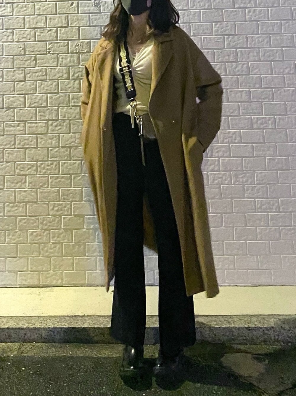 「冬コーデ、MARC JACOBS、GU、cattykitten、EMODA、コート、ブーツ」｜「GUのアイテム（チェスターコート、ベージュ系）」を使った、ayunさん（レディース・165cm）の秋コーディネートの1枚目の写真