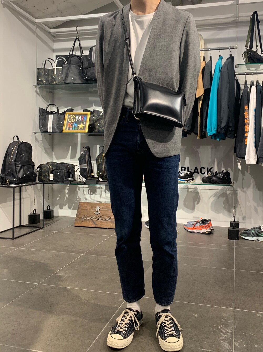 ATONのノーカラージャケットを使った人気ファッションコーディネート