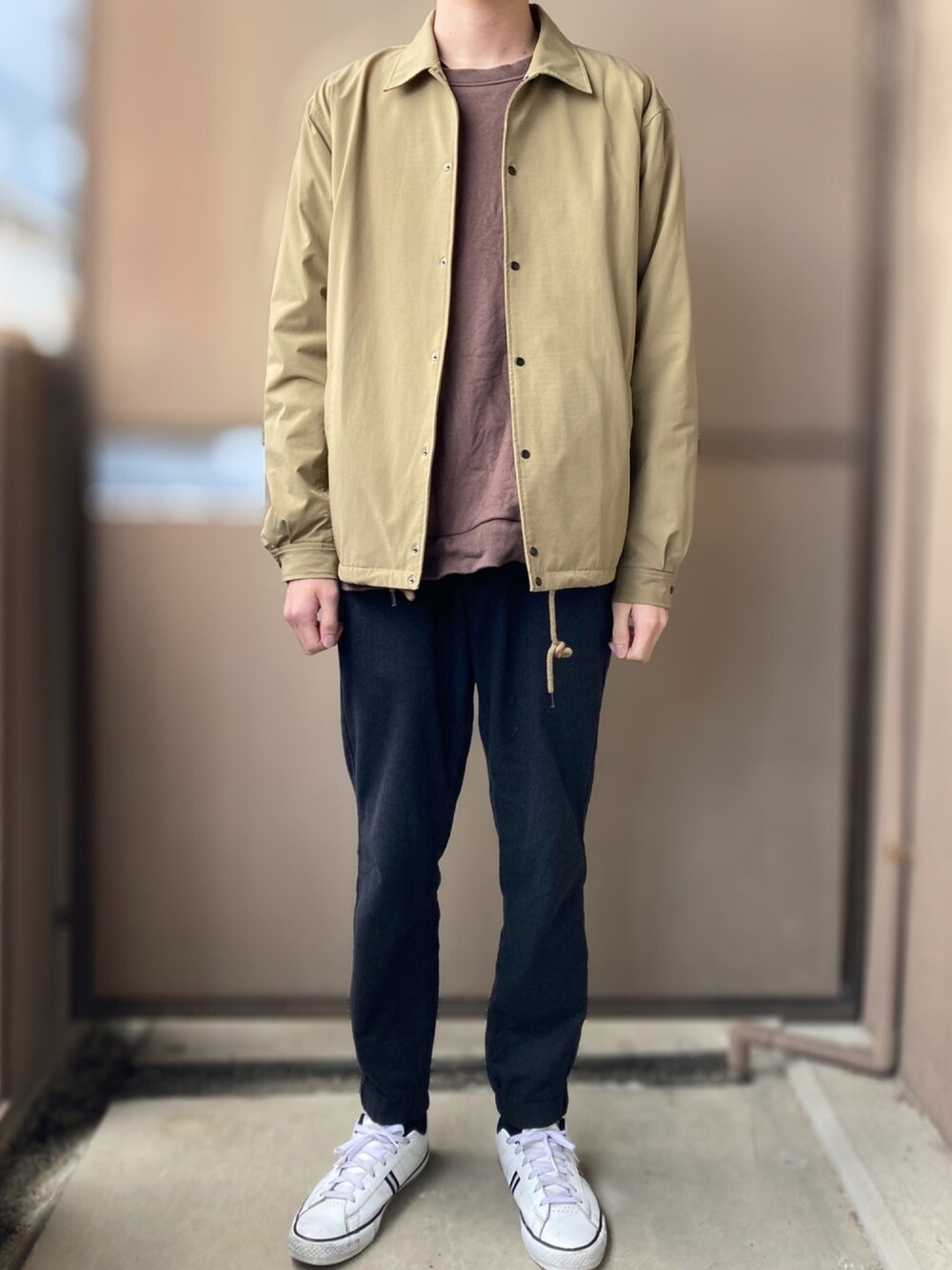 「カジュアル、秋のコーデ、SENSEOFPLACE」｜「SENSE OF PLACE by URBAN RESEARCHの4WAYコーチジャケット（その他アウター、ベージュ系）」を使った、るーとさん（メンズ・176cm）の秋コーディネートの1枚目の写真