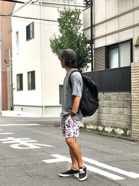 「RUSSELL（ラッセル）のアイテム（バックパック/リュック、ブラック系）」を使った、理一さん（メンズ・163cm）の夏コーディネート