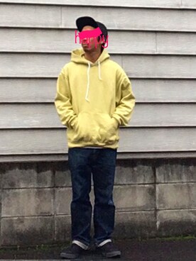 「GILDAN（ギルダン）のアイテム（パーカー、イエロー系）」を使った、理一さん（メンズ・163cm）の春コーディネート