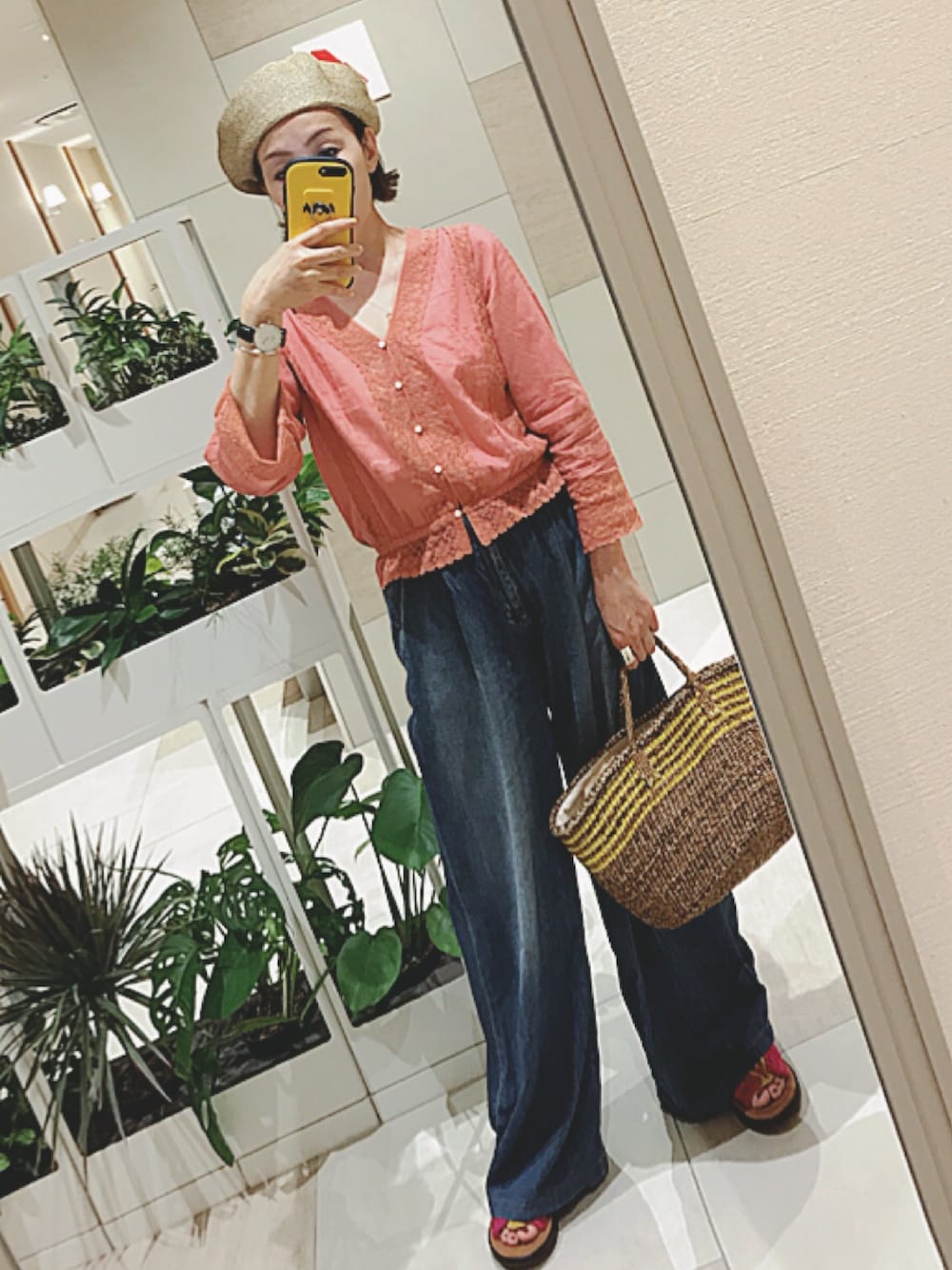 「ドラフトトゥデイフル、オトナカジュアル、くすみピンク、ワイドパンツ、ペーパーベレー、かごバッグ、TODAYFUL、LIFE's#203」｜「TODAYFULのPaper Beret（ハンチング/ベレー帽、ベージュ系）」を使った、UUさん（レディース・158cm）の夏コーディネートの1枚目の写真