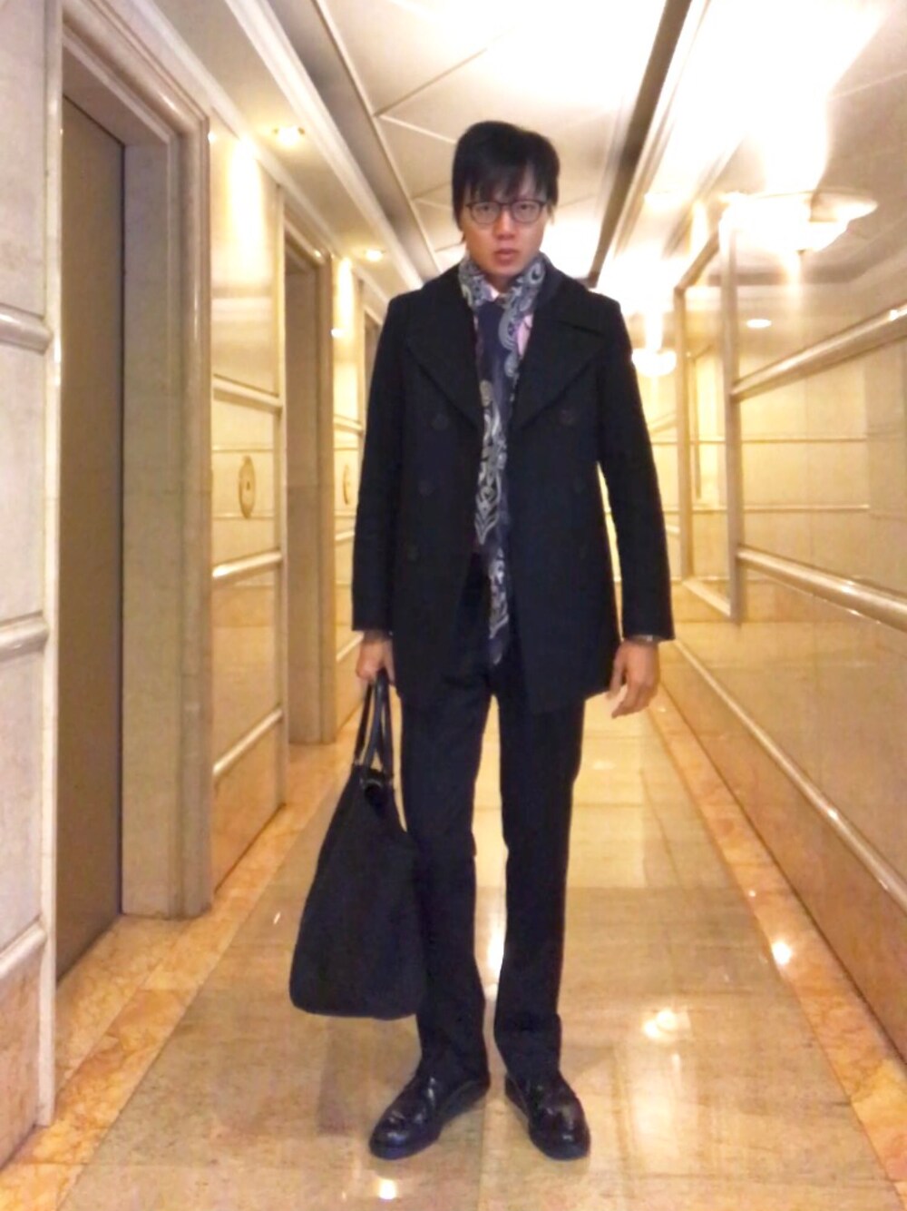 SAINT LAURENT PARISのピーコートを使った人気ファッション