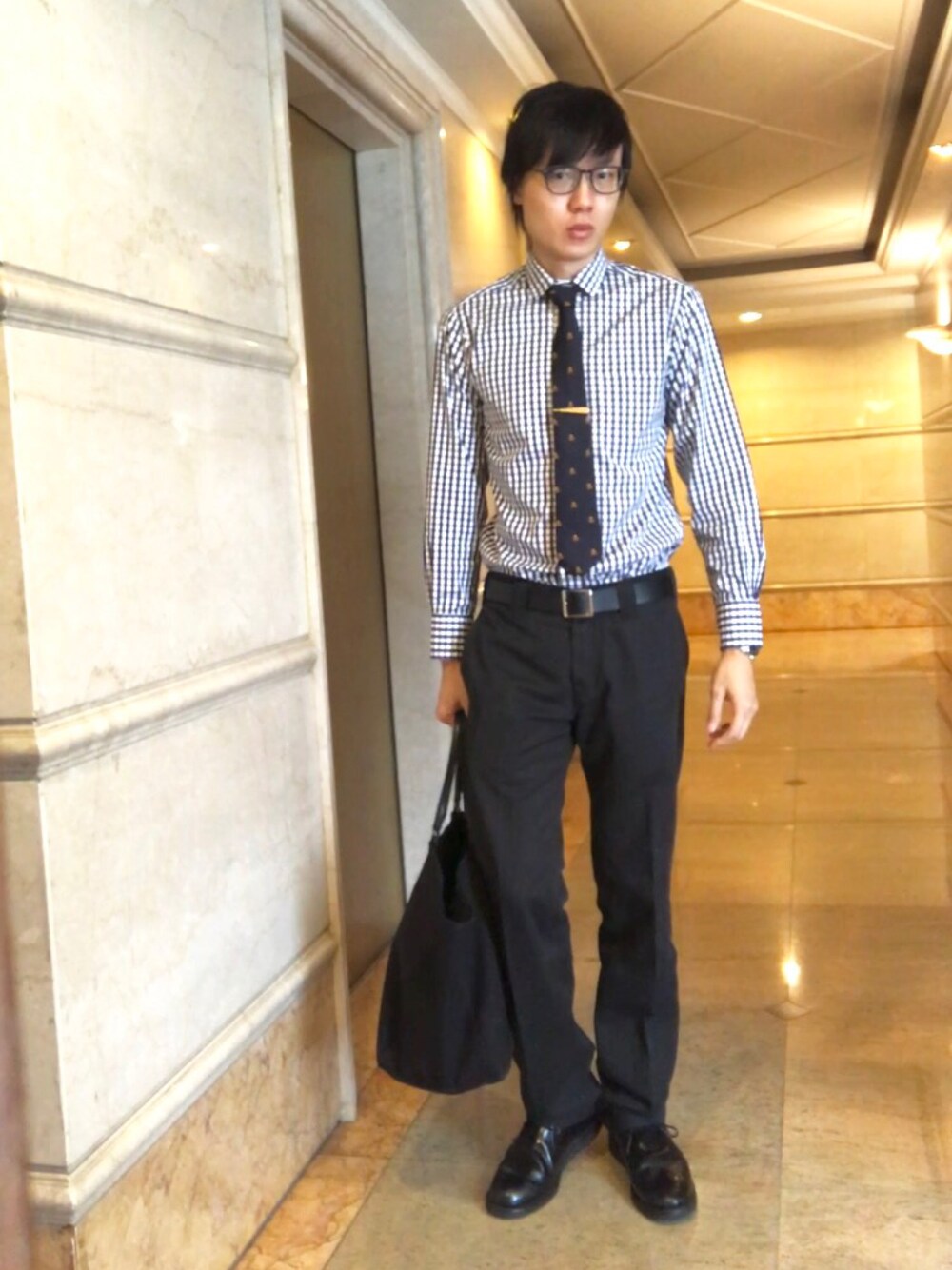 「ootd、THOM BRONWE.、Black Fleece、シャツスタイル、ネクタイ、ネクタイピン、Dickies」｜「BLACK FLEECE by Brooks Brothersのアイテム（シャツ/ブラウス、ブルー系）」を使った、LKさん（メンズ・178cm）の夏コーディネートの1枚目の写真