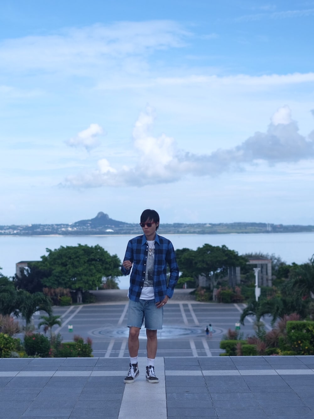 「summer、ootd、TAKAHIROMIYASHITA The SoloIst. 、Rags Mcgregor、Saint Laurent、supreme、VANS、夏コーデ、休日スタイル」｜「TAKAHIROMIYASHITATheSoloIst.のアイテム（シャツ/ブラウス、ブルー系）」を使った、LKさん（メンズ・178cm）の夏コーディネートの1枚目の写真