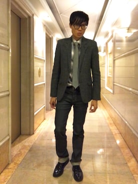 「SAINT LAURENT PARIS（サンローランパリ）のアイテム（テーラードジャケット）」を使った、LKさん（メンズ・178cm）の冬コーディネート