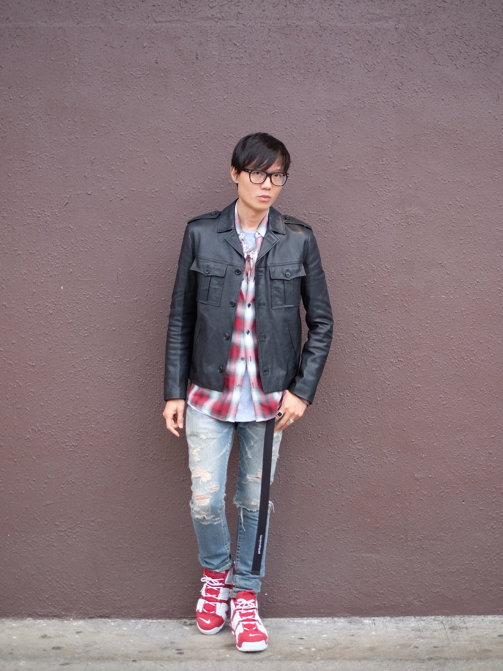 「ootd、Saint Laurent、supreme、Rags Mcgregor、レザージャケット、デニム」｜「SAINT LAURENT PARISのアイテム（ミリタリージャケット、ブラック系）」を使った、LKさん（メンズ・178cm）の冬コーディネートの1枚目の写真