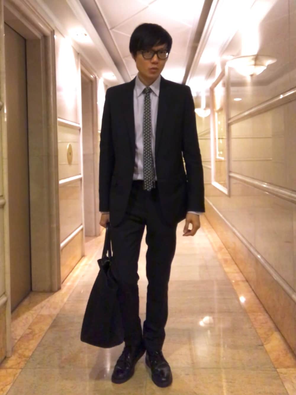 SAINT LAURENT PARISのセットアップを使った人気ファッション