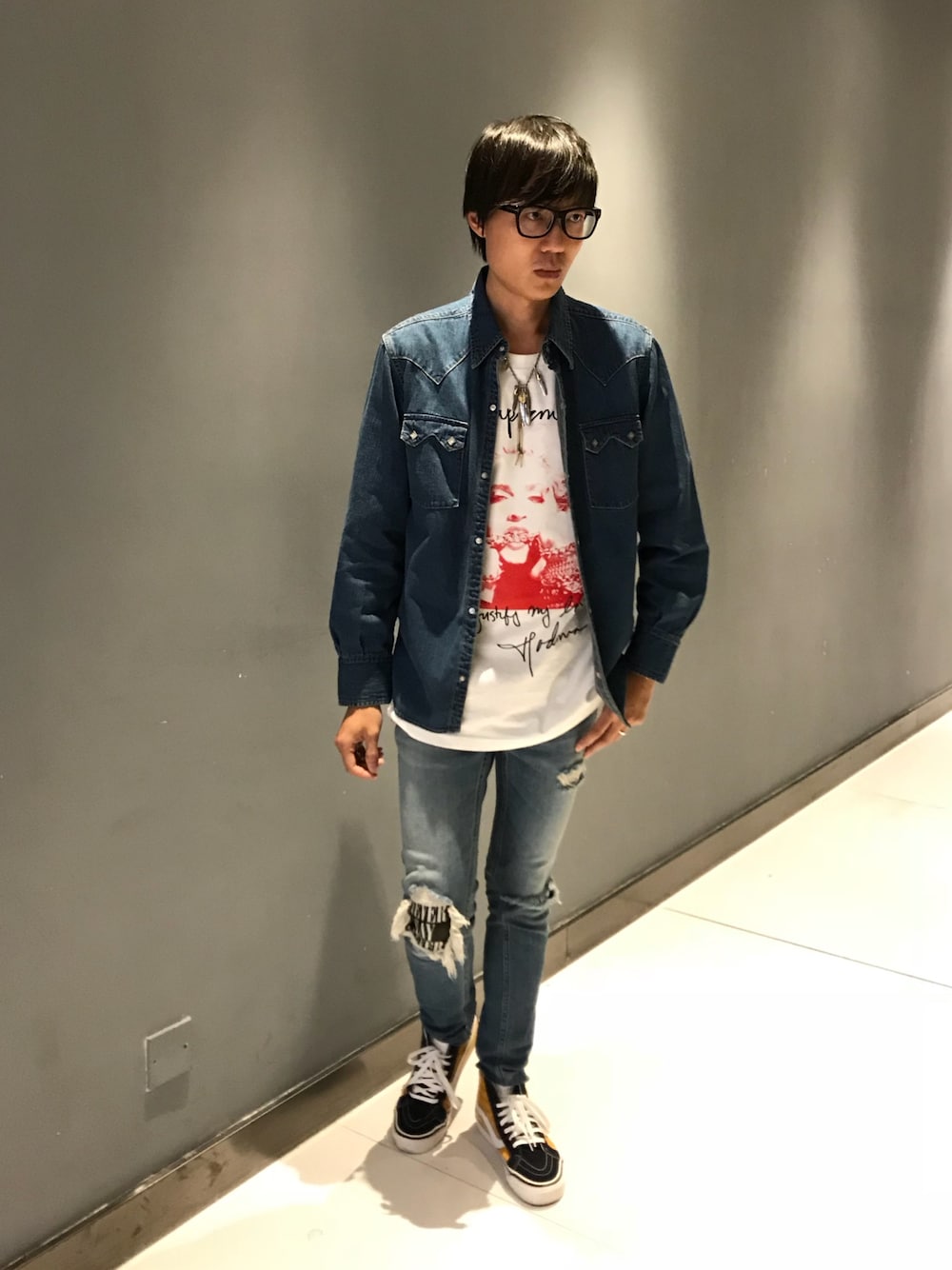 「ootd、supreme、TENDERLOIN、minedenim、VANS、goro's、デニムシャツ、デニム、白Tシャツ」｜「TENDERLOINのアイテム（シャツ/ブラウス、ブルー系）」を使った、LKさん（メンズ・178cm）の秋コーディネートの1枚目の写真