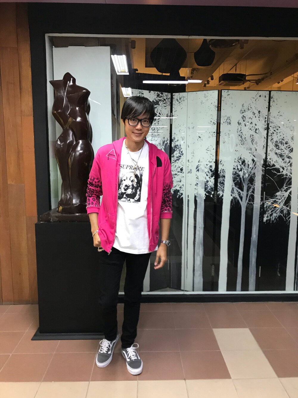 「ootd、FreeCity、supreme、minedenim、VANS、goro's、パーカー、ピンク、デニム、めがね」｜「FREE CITYのアイテム（パーカー、ピンク系）」を使った、LKさん（メンズ・178cm）の秋コーディネートの1枚目の写真