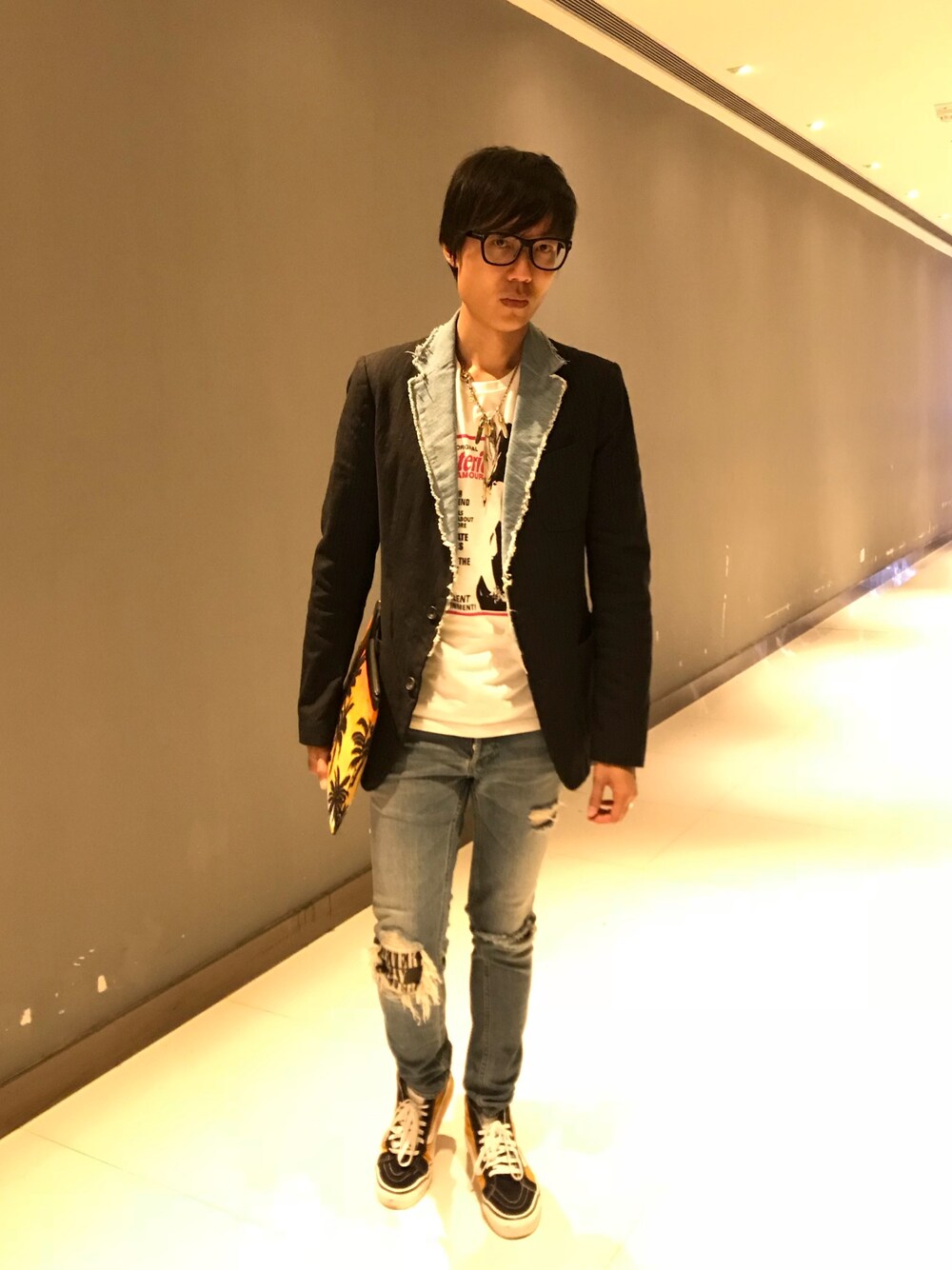 「ootd、Hysteric Glamour、kolor、VANS、minedenim、goro's、TOM FORD、デニム、デニムジャケット、めがね」｜「kolorのアイテム（テーラードジャケット、ブルー系）」を使った、LKさん（メンズ・178cm）の秋コーディネートの1枚目の写真