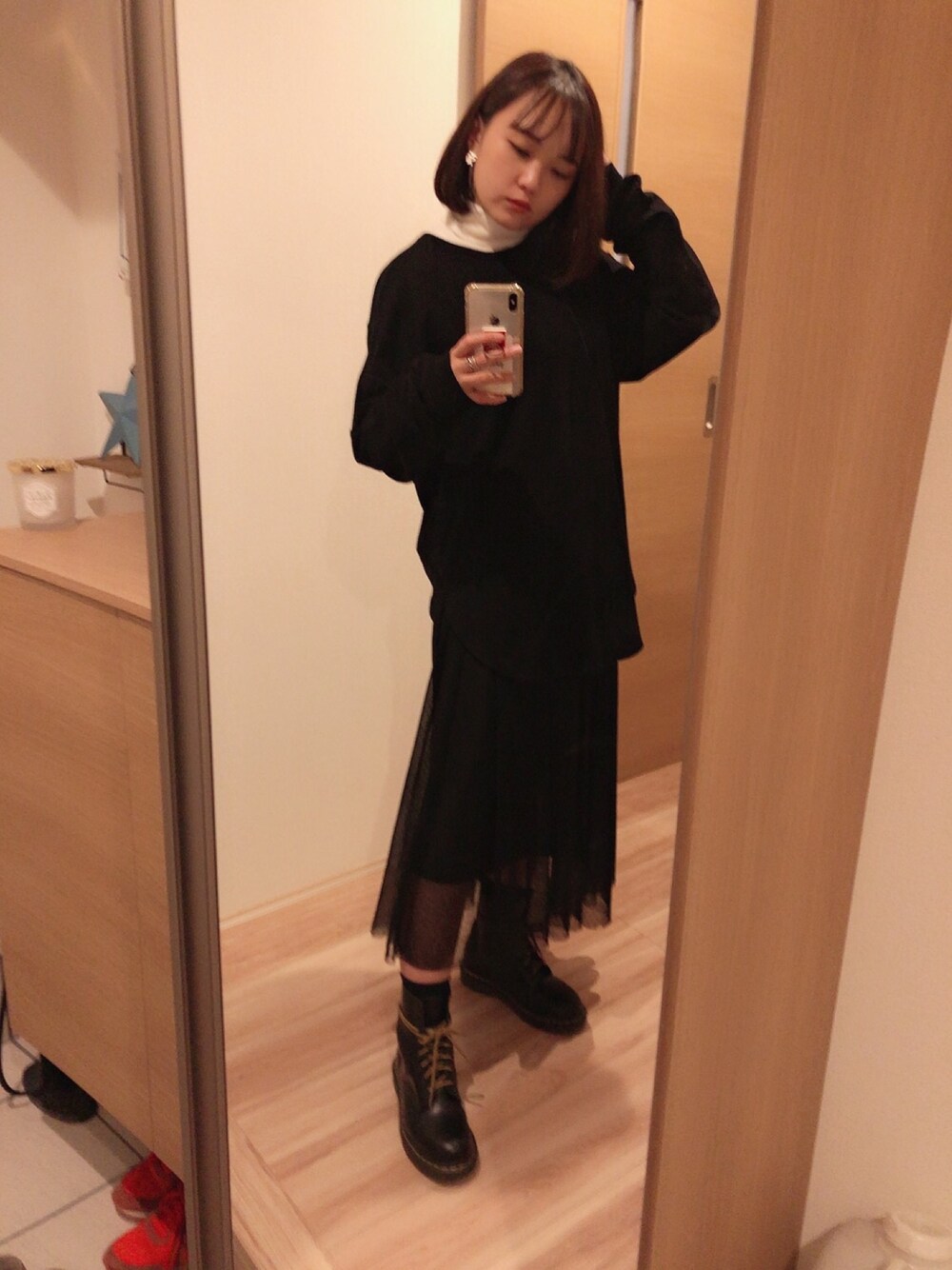 「blackcode、ブラックコーデ、gunda、KMRii、DrMartens」｜「Dr. MartensのDr.Martens / 1460 8EYEBOOT_mtn（ブーツ、ブラック系）」を使った、Maiさん（レディース・158cm）の秋コーディネートの1枚目の写真