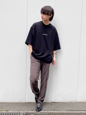 「soe（ソーイ）のアイテム（スラックス）」を使った、RYOさん（メンズ・165cm）の夏コーディネート