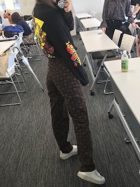 「MCM（エムシーエム）のアイテム（パンツ）」を使った、あ おさん（レディース・165cm）の秋コーディネート