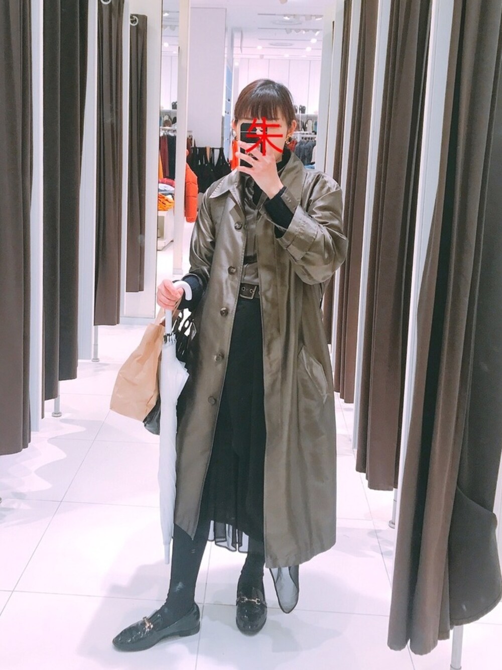 「vintage、vintagefashion、ヴィンテージファッション、ヴィンテージ」｜「FERRAGAMOのアイテム（トレンチコート、グリーン系）」を使った、かりんとうさん（レディース・162cm）の春コーディネートの1枚目の写真