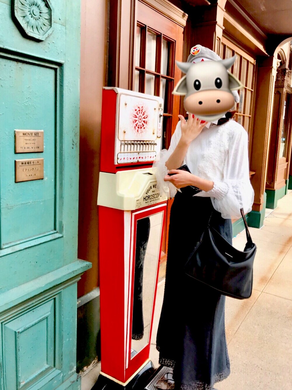 「ユニバーサルスタジオジャパン、ユニバ、USJ、USJコーデ、UNIVERSAL STUDIOS JAPAN、ヴィンテージ、ロンスカ、ベロア、ブラウス」｜「MICHIKO LONDONのアイテム（バッグ、ブラック系）」を使った、かりんとうさん（レディース・163cm）の秋コーディネートの1枚目の写真