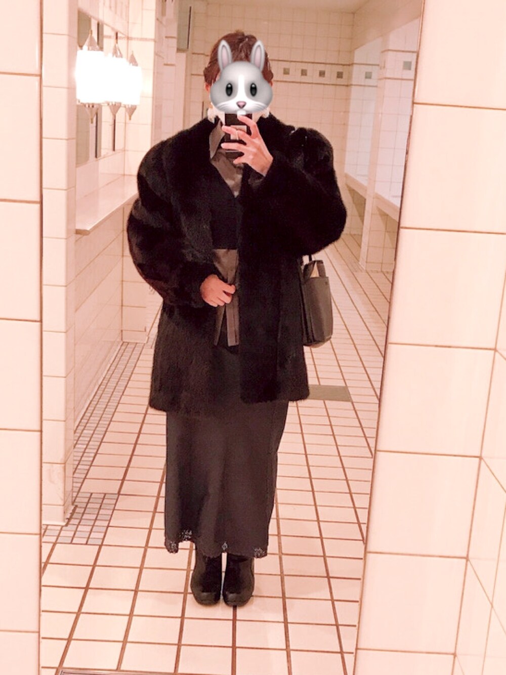 「ファーコート、vintage、USJコーデ、USJ、おしゃれさんと繋がりたい、服好きな人と繋がりたい、古着」｜「miss chloeのアイテム（シャツ/ブラウス、グリーン系）」を使った、かりんとうさん（レディース・162cm）の冬コーディネートの1枚目の写真