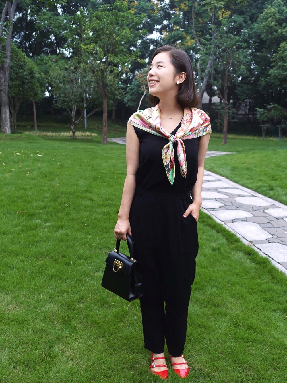 「date style♡、outfit、smart casual、秋、holiday」｜「GUのアイテム（つなぎ/オールインワン、ブラック系）」を使った、自然卷tutuさん（レディース・160cm）の秋コーディネートの1枚目の写真