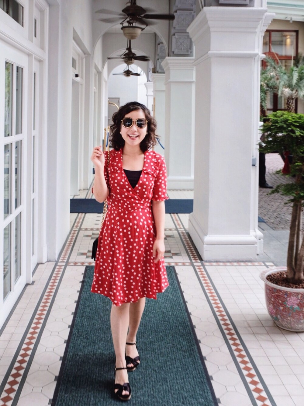 「daily look、date style♡、ootd、outfit、outfitoftheday、travel、holiday、weekend、lady、sweet」｜「The Kooplesのアイテム（ワンピース、レッド系）」を使った、自然卷tutuさん（レディース・160cm）の夏コーディネートの1枚目の写真