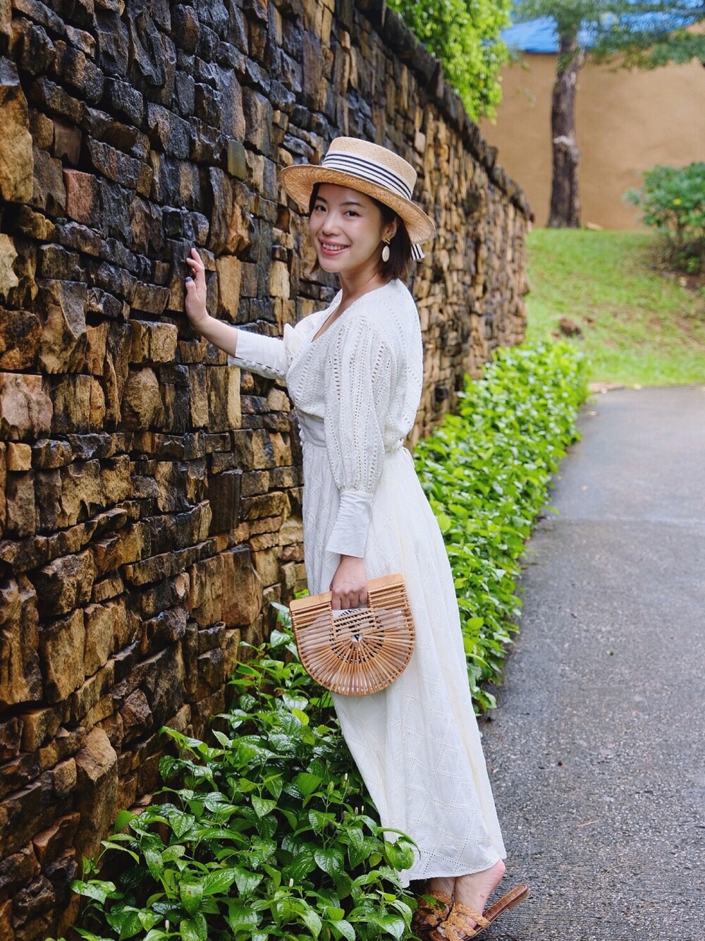 「holiday、travel、ootd、outfit、outfitoftheday、date style♡、daily look」｜「Ameriのアイテム（ワンピース/ドレス、ホワイト系）」を使った、自然卷tutuさん（レディース・160cm）の秋コーディネートの1枚目の写真