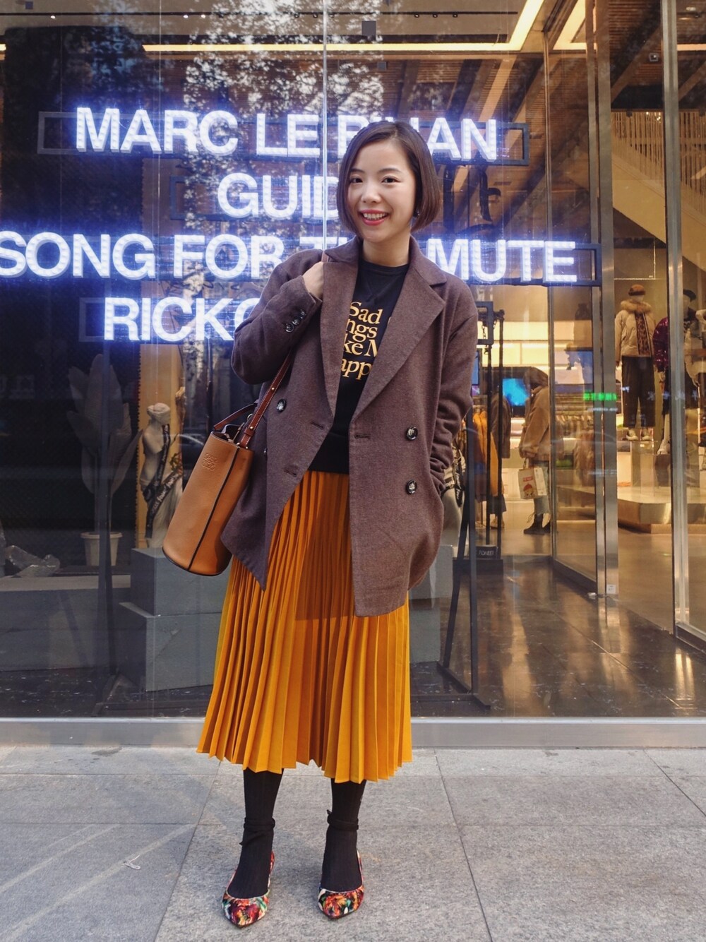 「daily look、date style♡、ootd、outfit、outfitoftheday、冬コーデ、weekend、holiday、casual」｜「aquagirlのアイテム（チェスターコート、ブラウン系）」を使った、自然卷tutuさん（レディース・160cm）の冬コーディネートの1枚目の写真
