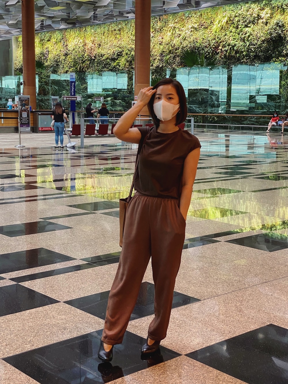 「ootd、outfit、outfitoftheday、smart casual、weekend、airport、date style♡、daily look」｜「Nobleのアイテム（タンクトップ、ブラウン系）」を使った、自然卷tutuさん（レディース・160cm）の秋コーディネートの1枚目の写真