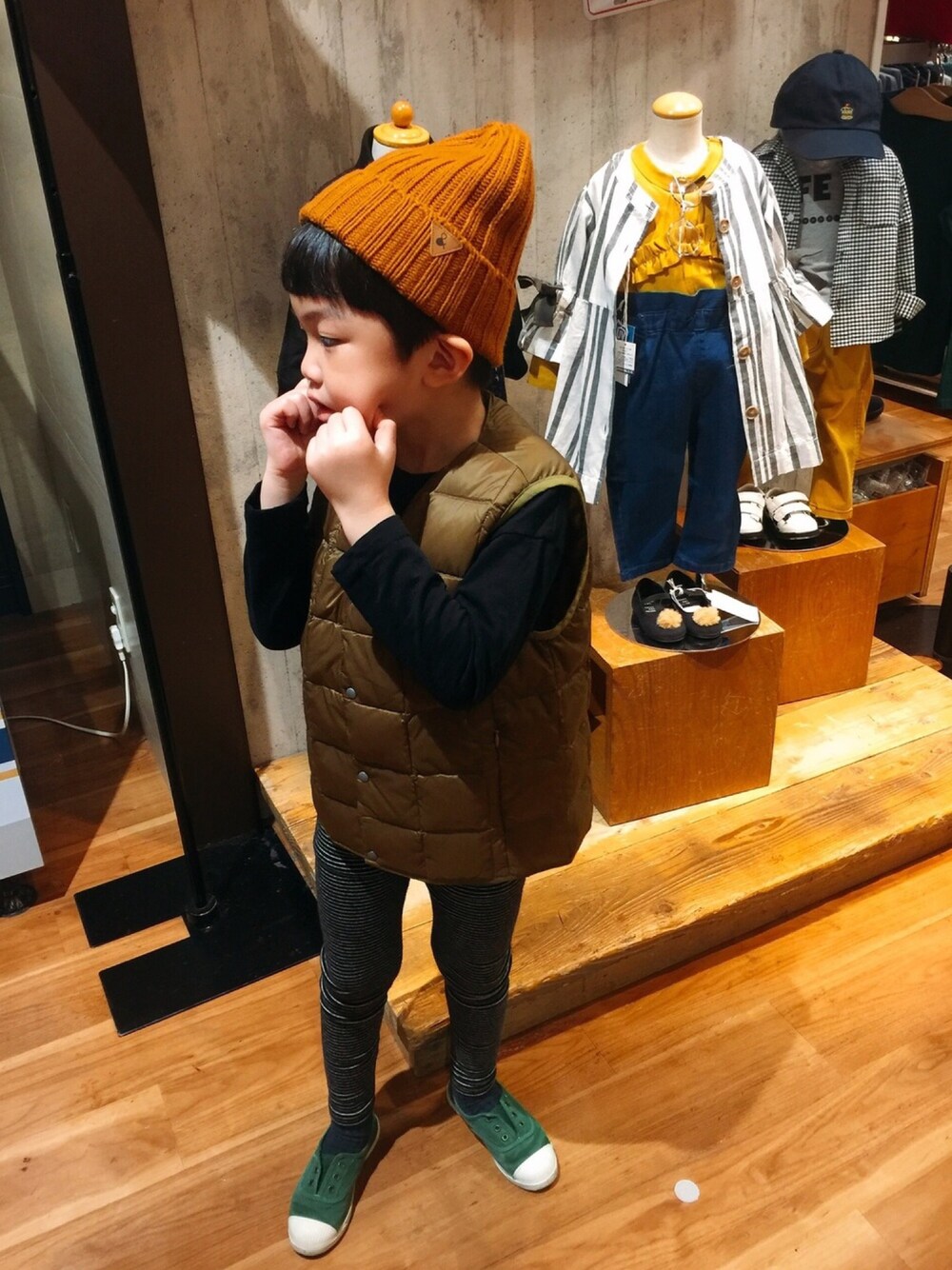 「秋コーデ、ハロウィン、どんぐり帽」｜「NATURAL WORLDのアイテム（スリッポン、グリーン系）」を使った、Love Chenさん（キッズ・110cm）の秋コーディネートの1枚目の写真