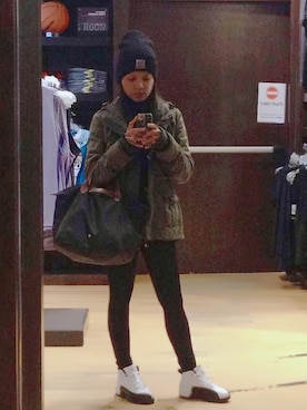 「Abercrombie&Fitch（アバークロンビーアンドフィッチ）のアイテム（マウンテンパーカー）」を使った、Zha Zhaさん（レディース・160cm）の秋コーディネート
