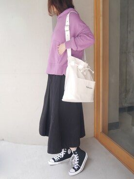 「パープル×黒」｜「アイテム（トートバッグ）」を使った、Mamiさん（レディース・159cm）の冬コーディネート